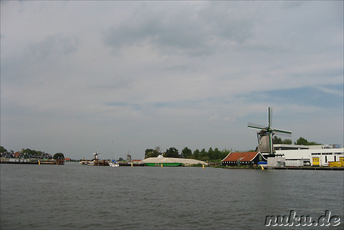 Windmuehlen am anderen Ufer
