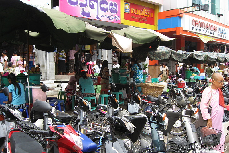 Zeigyo Central Market in Mandalay, Myanmar