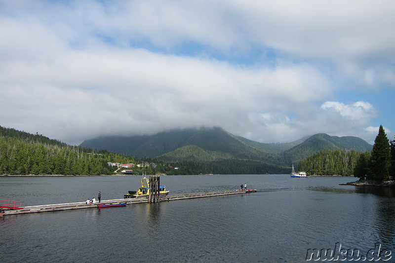  Anleger an der Hot Springs Cove bei Tofino, Vancouver Island, Kanada