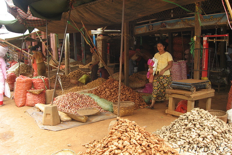 86th Street Market - Strassenmarkt in Mandalay, Myanmar