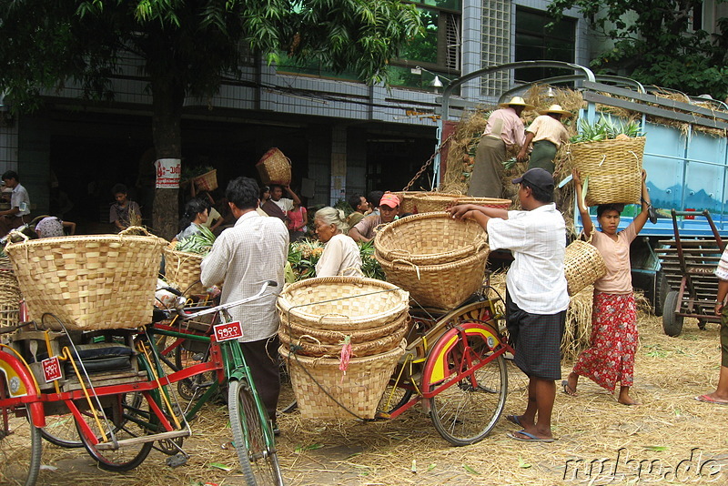 86th Street Market - Strassenmarkt in Mandalay, Myanmar