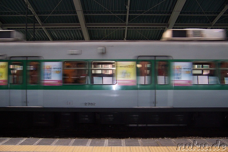 Abfahrende Ubahn in der Ttuckseom Station