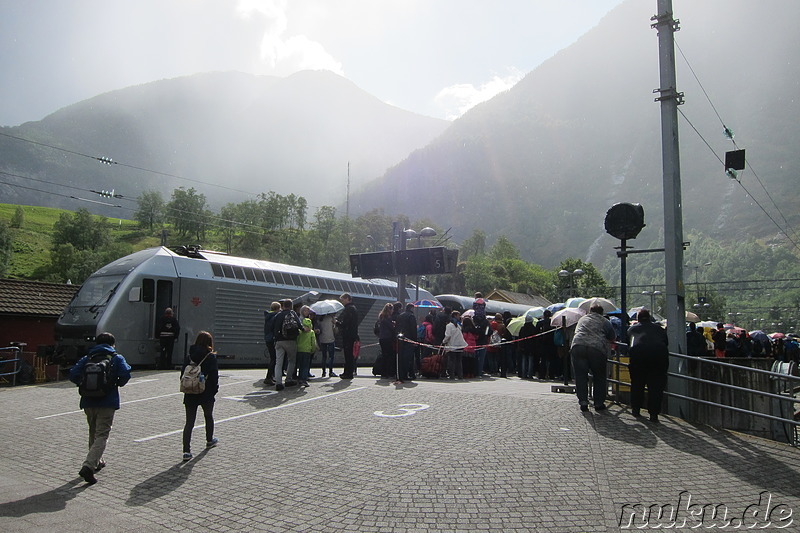 Abfahrt der Flamsbana in Flam, Norwegen