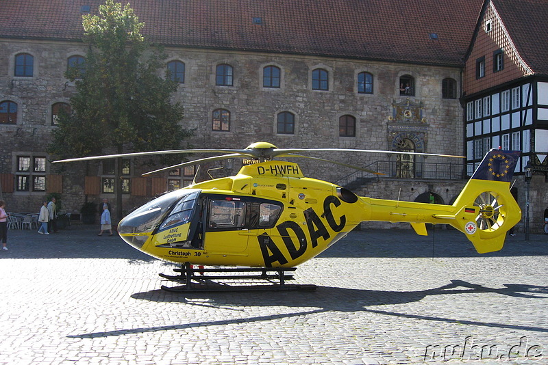 ADAC Rettungshubschrauber auf dem Altstadtmarkt in Braunschweig