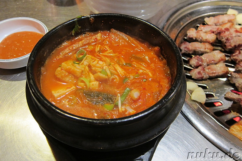 Als Beilage: Eintopf aus Kimchi (Kimchijjigae; 김치찌개)