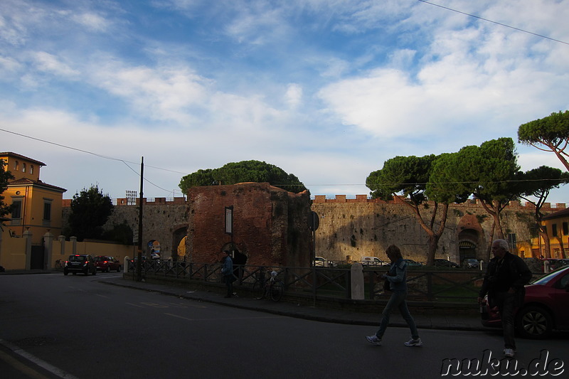 Alte Stadtmauer in Pisa, Italien
