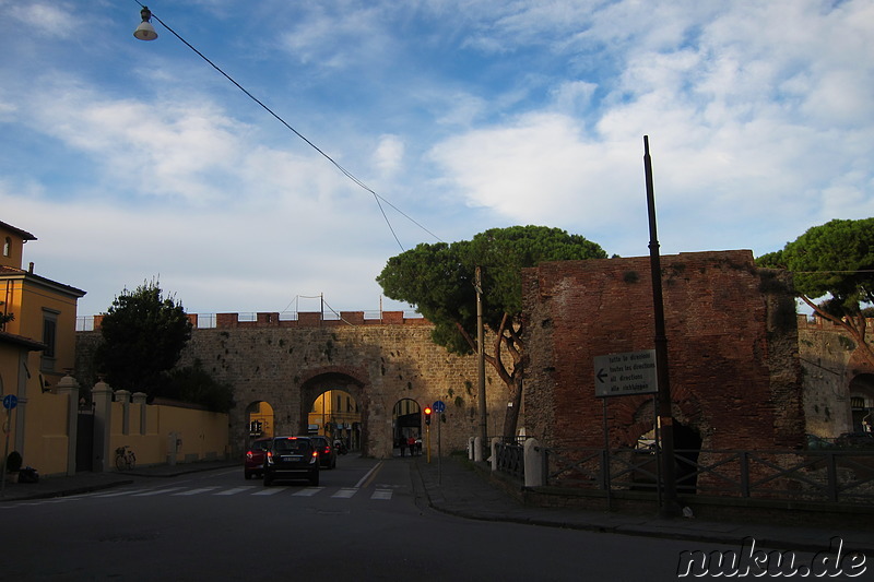 Alte Stadtmauer in Pisa, Italien