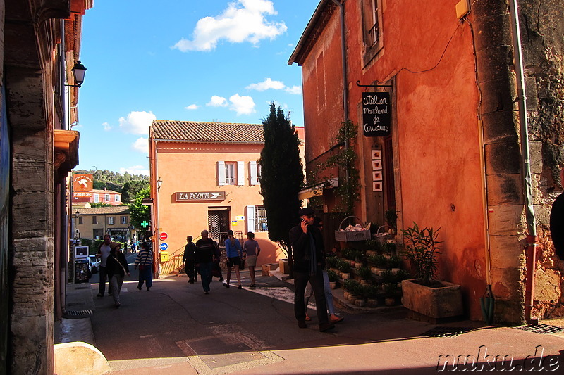 Altstadt von Roussillon im Naturpark Luberon, Frankreich