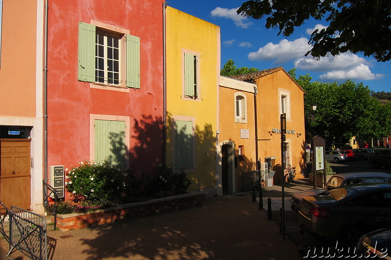 Altstadt von Roussillon im Naturpark Luberon, Frankreich