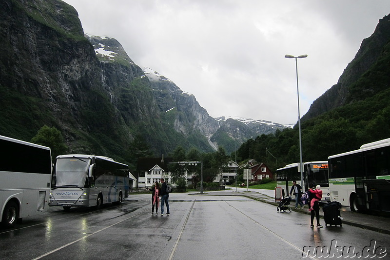 Am Bootsanleger in Gudvangen, Norwegen