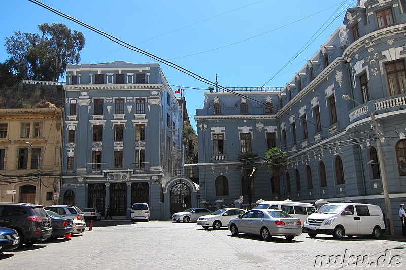 Am Fusse der El Peral Aufzugsanlage in Valparaiso, Chile