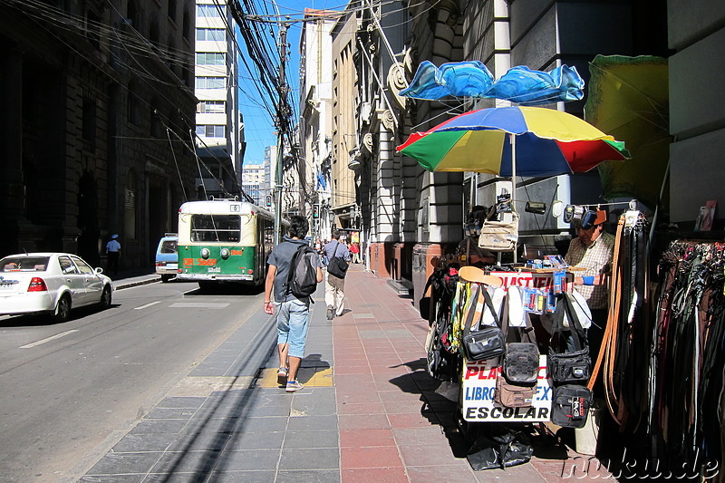 Am Fusse der El Peral Aufzugsanlage in Valparaiso, Chile