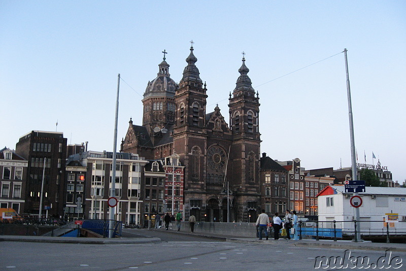 Am Hauptbahnhof von Amsterdam