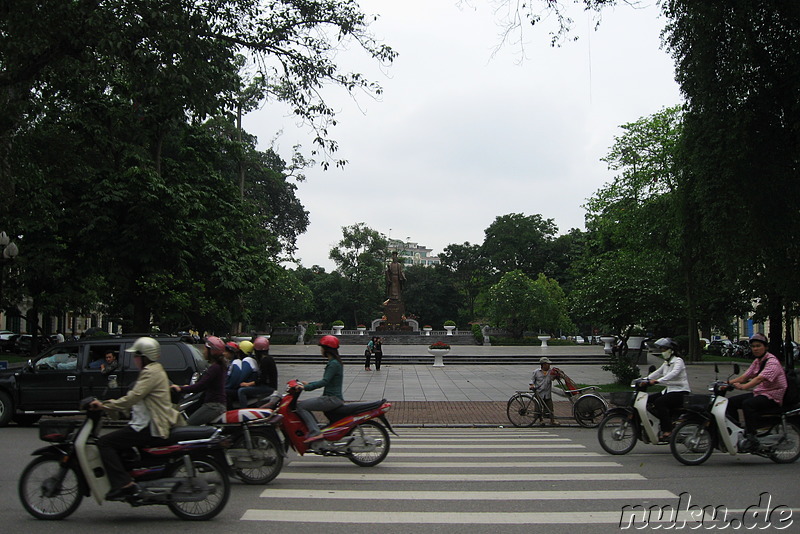 Am Hoan Kiem Lake in Hanoi