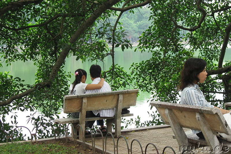 Am Hoan Kiem Lake in Hanoi