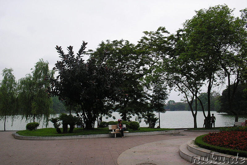 Am Hoan Kiem Lake in Hanoi