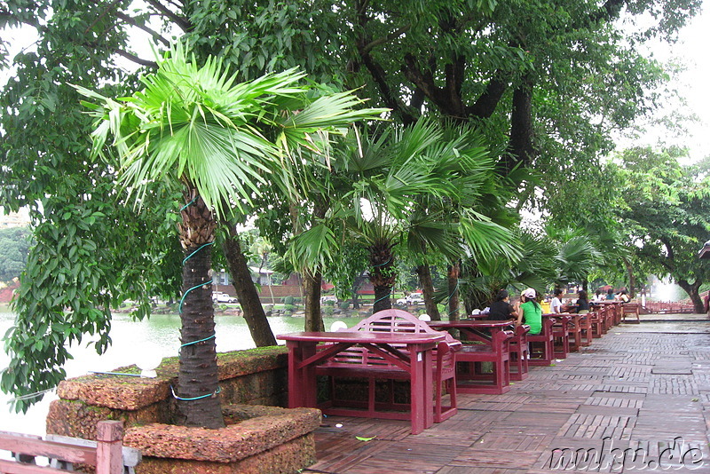 Am Kandawgyi Lake - See in Yangon, Myanmar