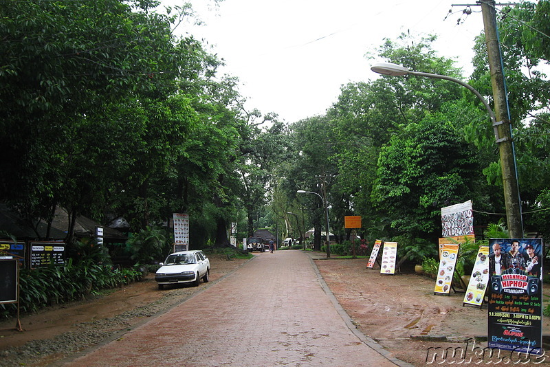 Am Kandawgyi Lake - See in Yangon, Myanmar