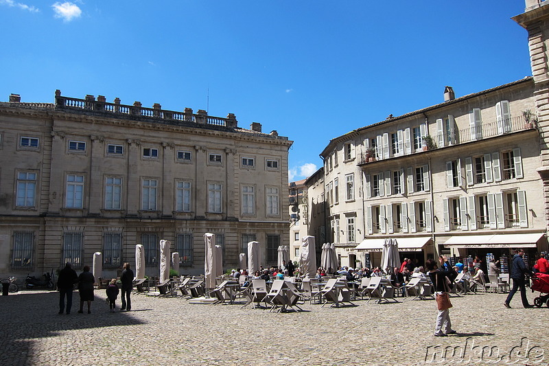 Am Palais des Papes - Papstpalast in Avignon, Frankreich