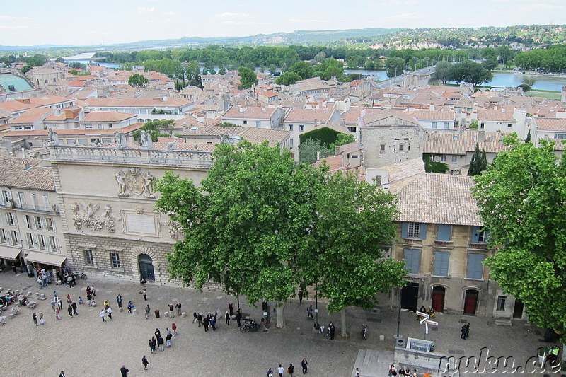 Am Palais des Papes - Papstpalast in Avignon, Frankreich