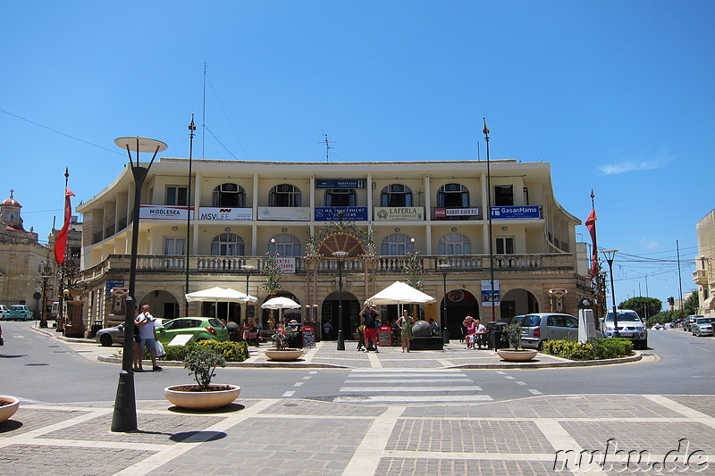 Am Platz Misrah il-Parrocca in Rabat, Malta