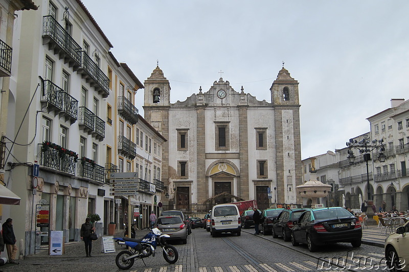 Am Praca do Giraldo - Platz im Zentrum von Evora, Portugal