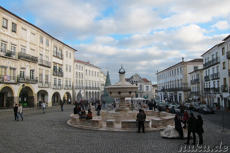 Am Praca do Giraldo - Platz im Zentrum von Evora, Portugal