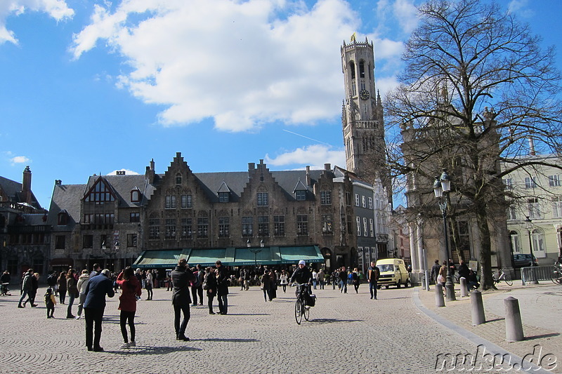 Am Stadthuis von Brügge, Belgien mit Blick auf den Belfort Glockenturm