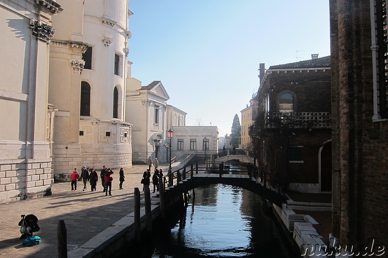 An der Chiesa di Santa Maria delle Salute in Venedig, Italien