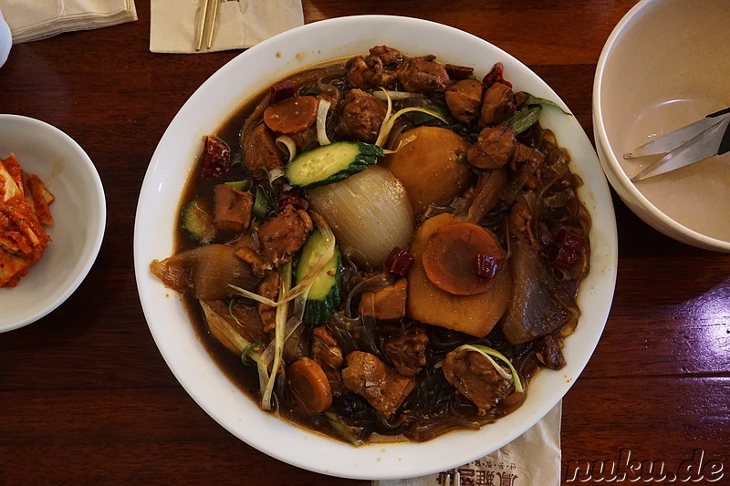 Andong Jjimdak (안동찜닭) - Hühnerfleisch mit Glasnudeln in süß-scharfer Sojasoße