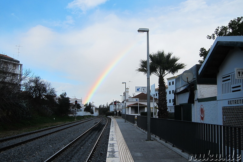 Ankunft am Bahnhof in Tavira, Portugal