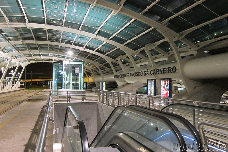 Ankunft am Flughafen in Porto, Portugal