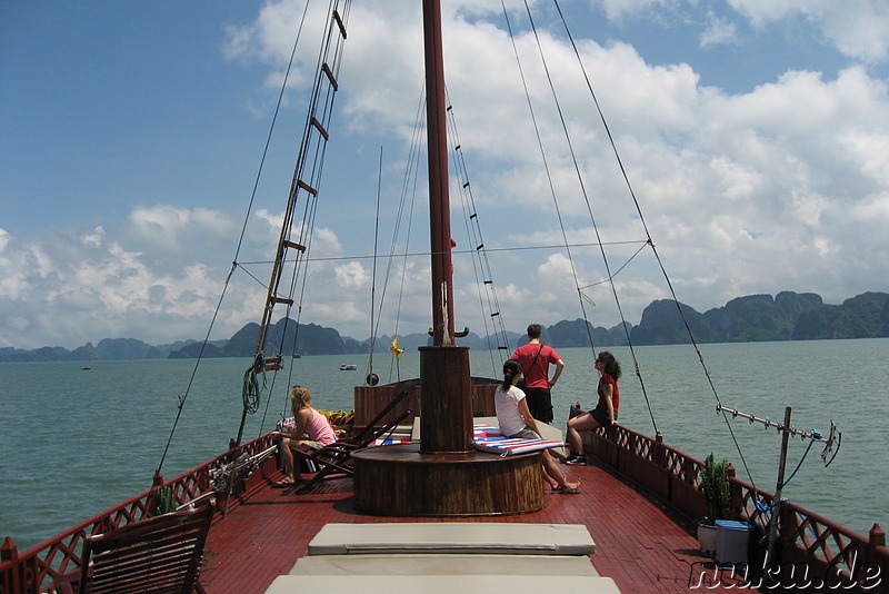 Auf dem Boot unterwegs in Halong Bay