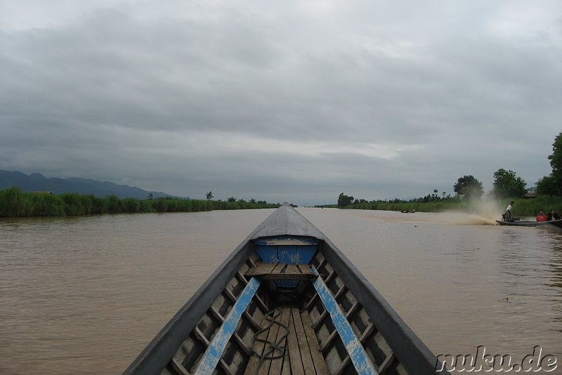 Auf dem Inle Lake zwischen Nyaungshwe und Ywama in Myanmar