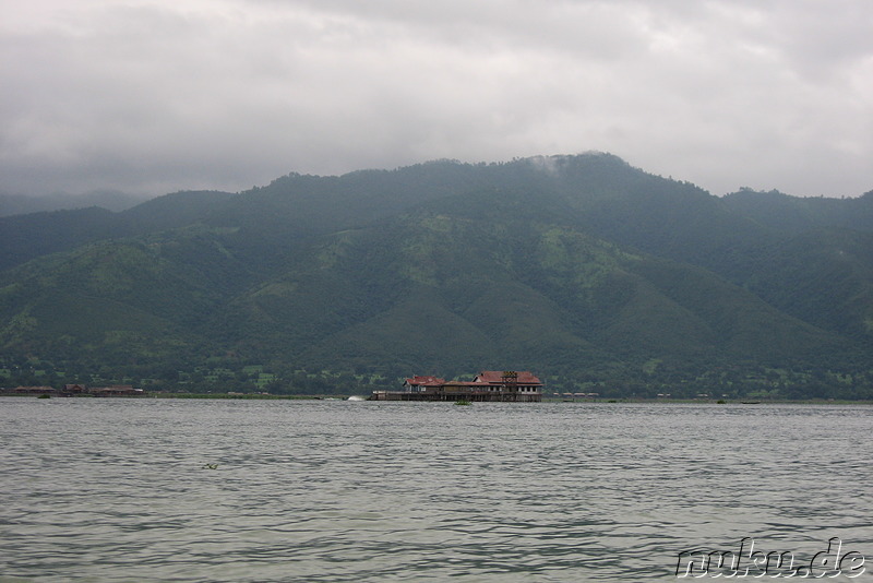 Auf dem Inle Lake zwischen Nyaungshwe und Ywama in Myanmar