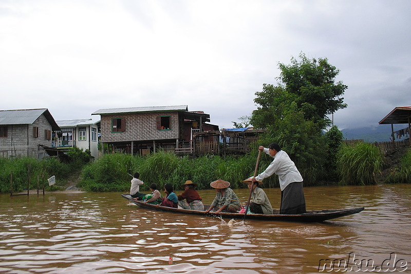 Auf dem Inle Lake zwischen Nyaungshwe und Ywama in Myanmar