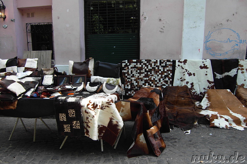 Auf dem Plaza Dorrego angebotene Souvenirs