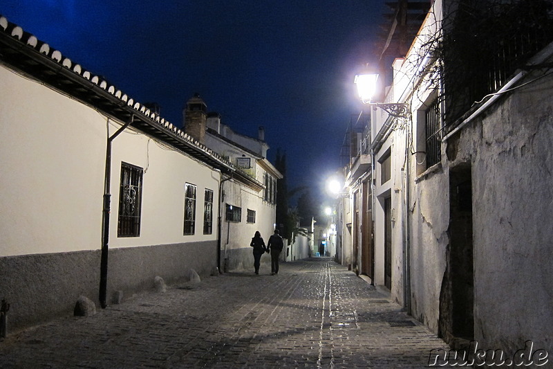 Auf dem Weg zum Aussichtspunkt Mirador de San Nicolas in Granada, Spanien