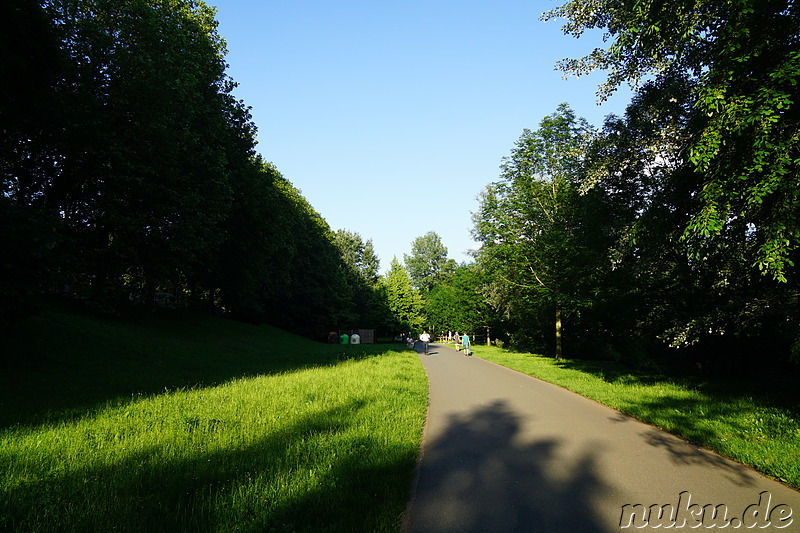 Auf dem Weg zum Biergarten auf der Wöhrder Wiese in Nürnberg