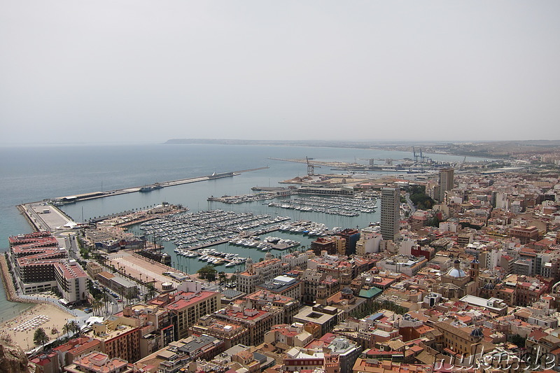 Ausblick auf Alicante vom Castillo de Santa Barbara