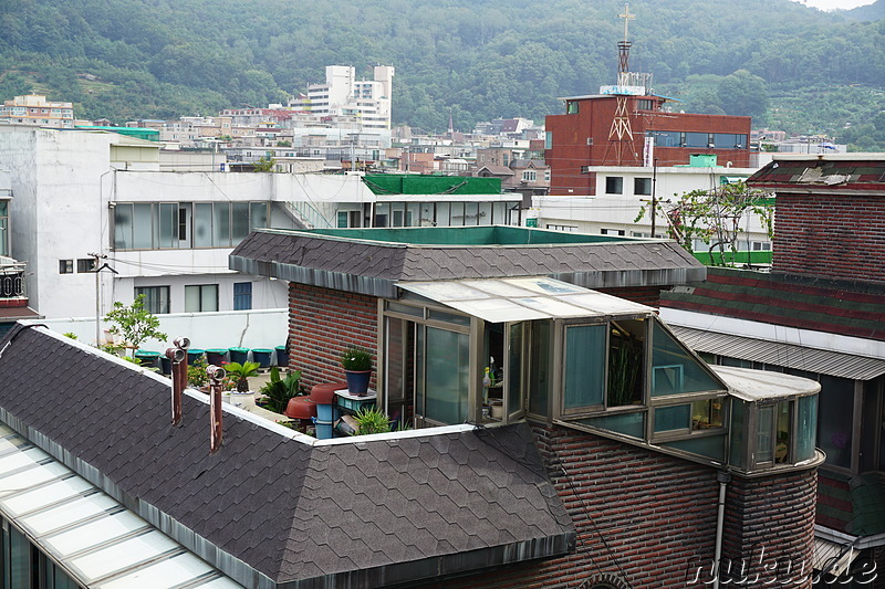 Ausblick auf Dächer mit Oktabbang (옥탑방) in Myeonmokdong (면목동), Seoul