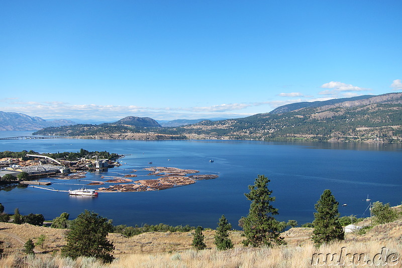 Ausblick auf den Okanagan Lake bei Kelowna in British Columbia, Kanada