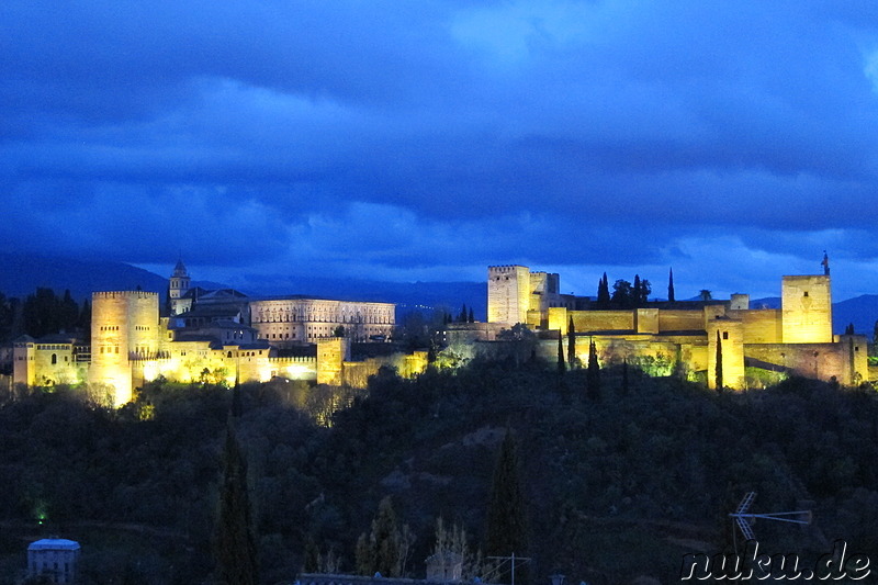 Ausblick auf die Alhambra vom Mirador de San Nicolas in Granada, Spanien