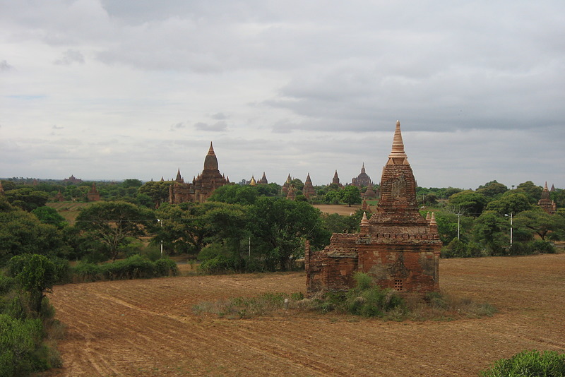 Ausblick vom Dach des Tha Gyar Hit - Tempel in Bagan, Myanmar