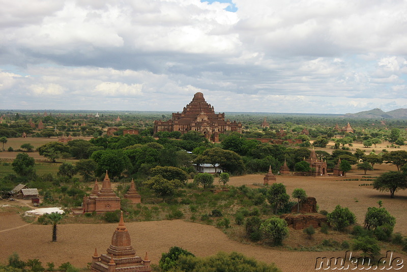 Ausblick vom Shwesandaw Paya - Tempel in Bagan, Myanmar