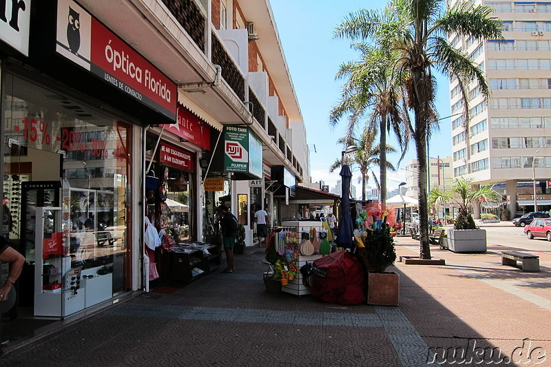 Avenida Juan Gorlero - Hauptstrasse von Punta del Este, Uruguay