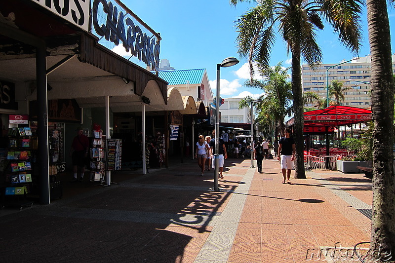 Avenida Juan Gorlero - Hauptstrasse von Punta del Este, Uruguay