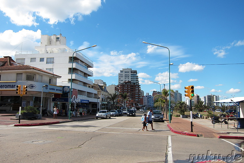 Avenida Juan Gorlero - Hauptstrasse von Punta del Este, Uruguay