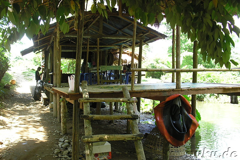 Bei der Tham Nam Höhle