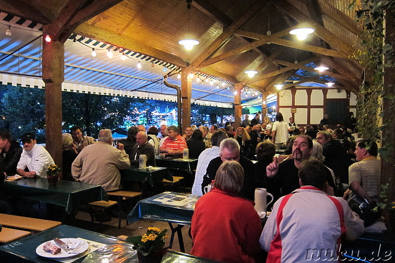 Bei Hofmann's Keller (Kulmbacher Mönchshof) auf dem Annafest